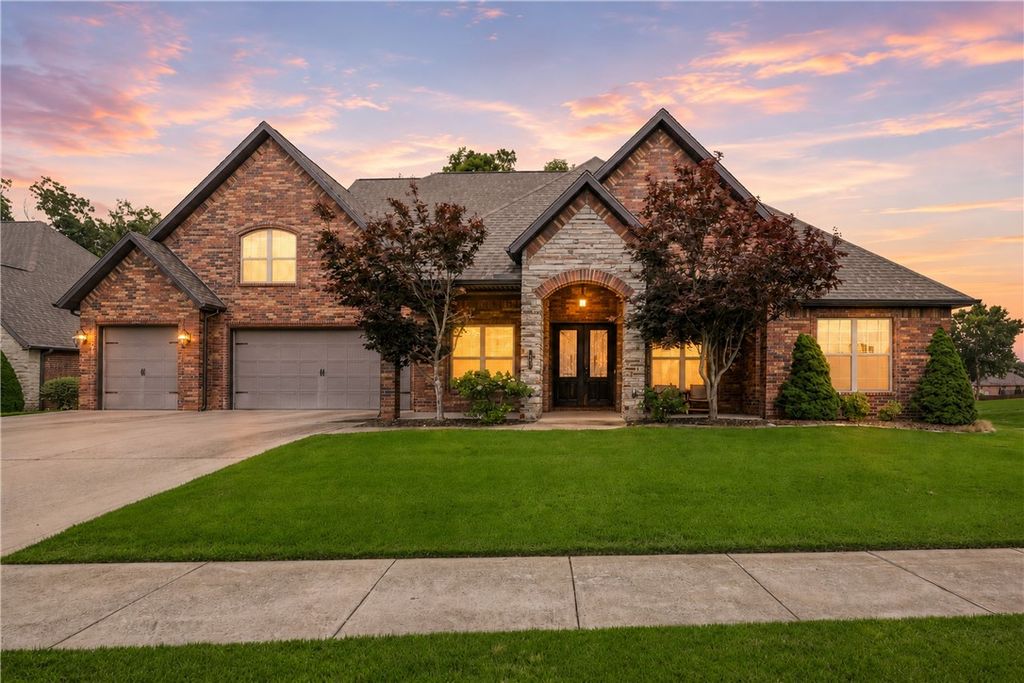 500 NE Lake Pointe Place, Bentonville, AR 72712