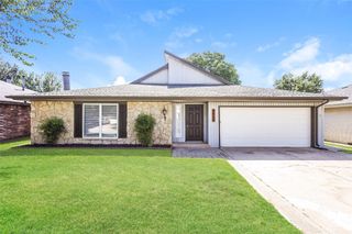 8829 Parkridge Drive, Oklahoma City, OK 73132