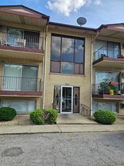 18361 Glen Oak Avenue 1B, Lansing, IL 60438