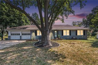 505 Spelman Drive, Smithville, MO 64089