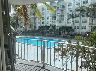 486 NW 165TH ST Road NW B-206, Miami, FL 33169