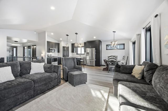 6137 68th Street S, Fargo, ND 58104