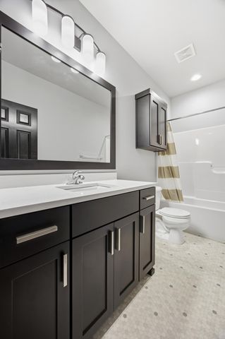 6137 68th Street S, Fargo, ND 58104