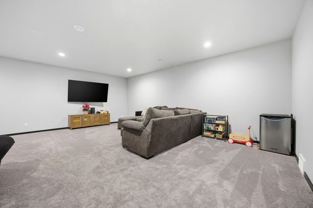 6137 68th Street S, Fargo, ND 58104