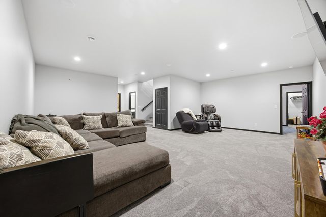 6137 68th Street S, Fargo, ND 58104