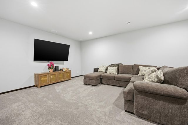 6137 68th Street S, Fargo, ND 58104