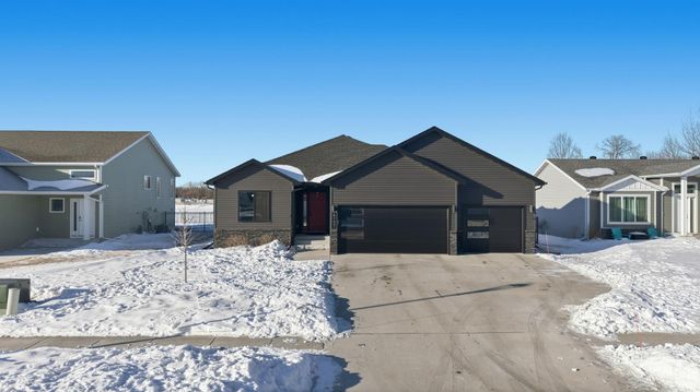 6137 68th Street S, Fargo, ND 58104