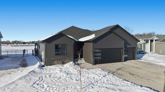 6137 68th Street S, Fargo, ND 58104