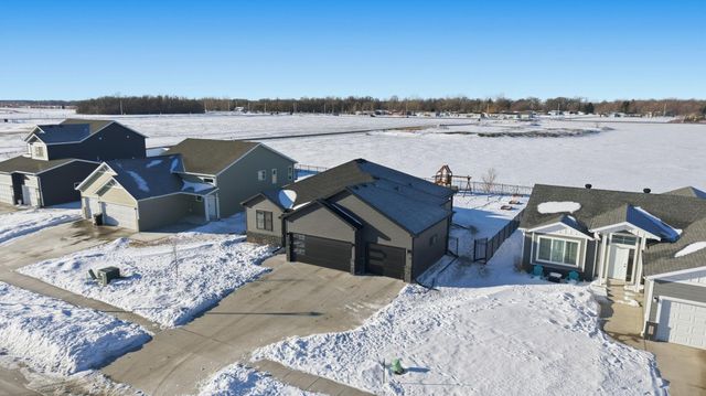 6137 68th Street S, Fargo, ND 58104