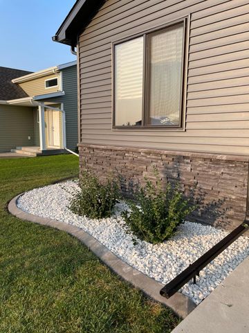 6137 68th Street S, Fargo, ND 58104