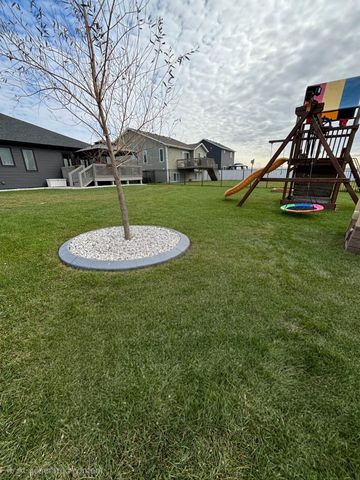 6137 68th Street S, Fargo, ND 58104