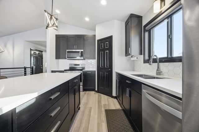 6137 68th Street S, Fargo, ND 58104