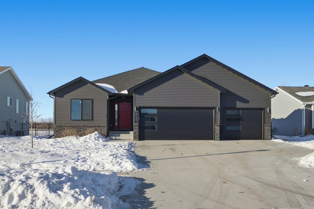 6137 68th Street S, Fargo, ND 58104