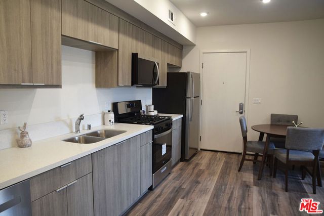 6755 Sylmar Avenue, Van Nuys, CA 91405