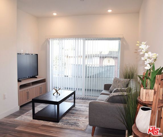 6755 Sylmar Avenue, Van Nuys, CA 91405