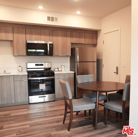 6755 Sylmar Avenue, Van Nuys, CA 91405