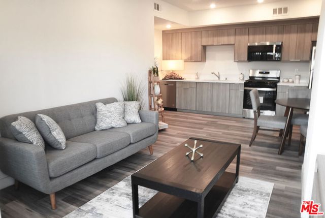 6755 Sylmar Avenue, Van Nuys, CA 91405