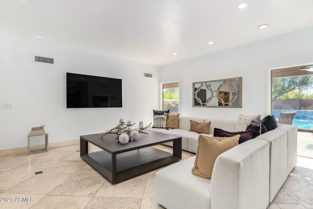 4450 E CAMELBACK Road 1, Phoenix, AZ 85018