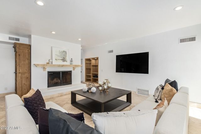 4450 E CAMELBACK Road 1, Phoenix, AZ 85018