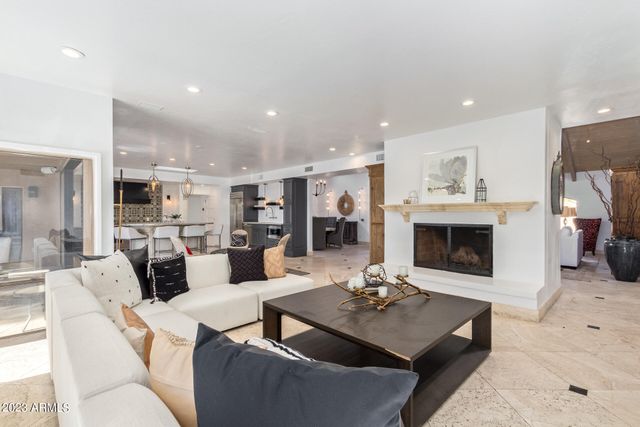 4450 E CAMELBACK Road 1, Phoenix, AZ 85018