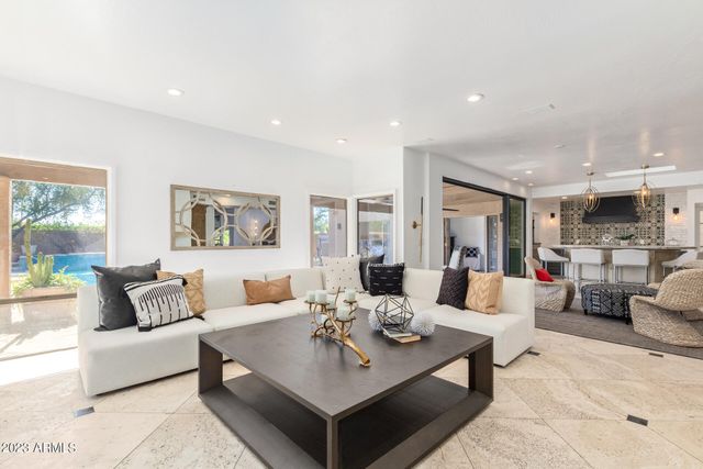 4450 E CAMELBACK Road 1, Phoenix, AZ 85018