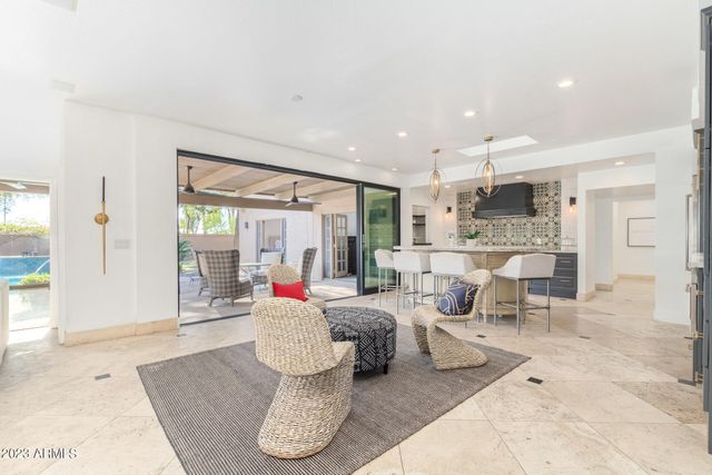 4450 E CAMELBACK Road 1, Phoenix, AZ 85018