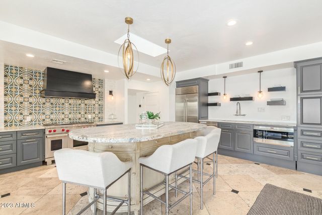 4450 E CAMELBACK Road 1, Phoenix, AZ 85018