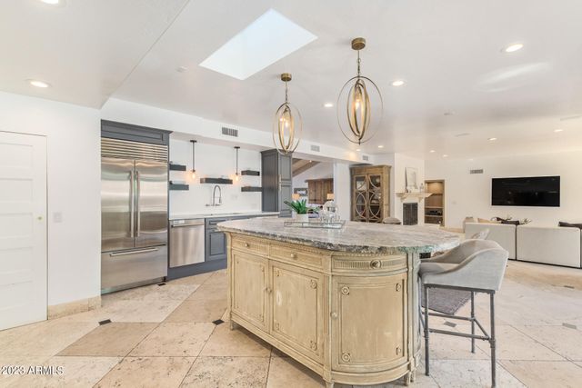 4450 E CAMELBACK Road 1, Phoenix, AZ 85018