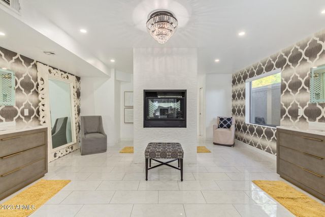 4450 E CAMELBACK Road 1, Phoenix, AZ 85018