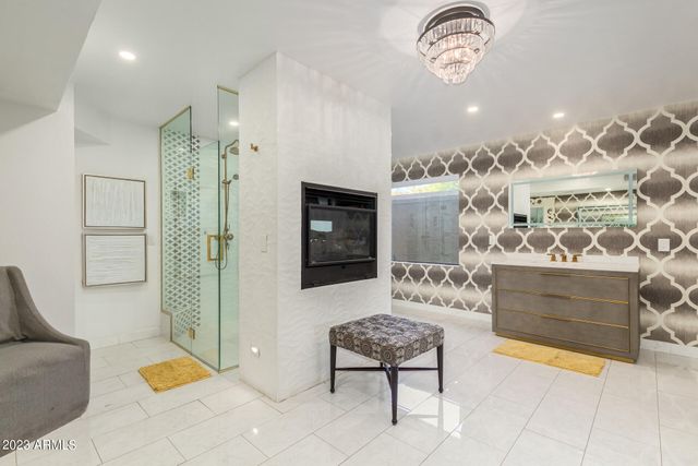 4450 E CAMELBACK Road 1, Phoenix, AZ 85018