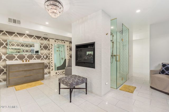 4450 E CAMELBACK Road 1, Phoenix, AZ 85018