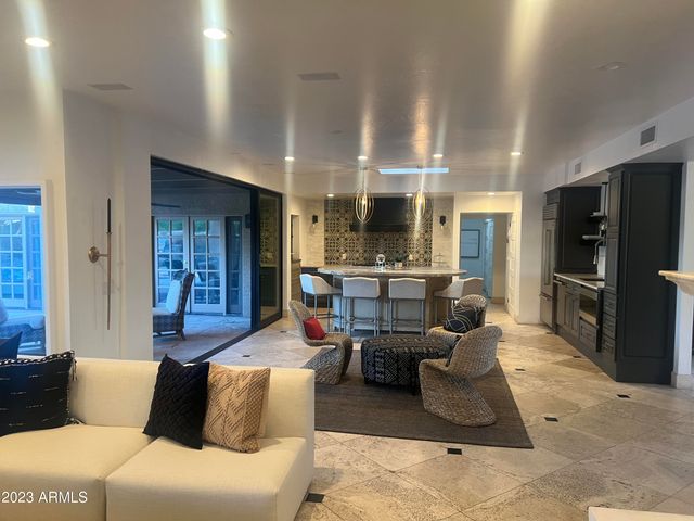 4450 E CAMELBACK Road 1, Phoenix, AZ 85018