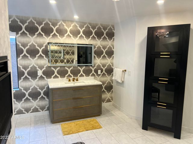 4450 E CAMELBACK Road 1, Phoenix, AZ 85018