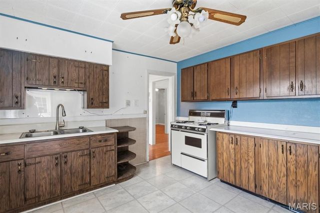 10346 Saint Henry Lane, St Ann, MO 63074
