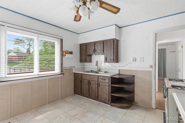 10346 Saint Henry Lane, St Ann, MO 63074