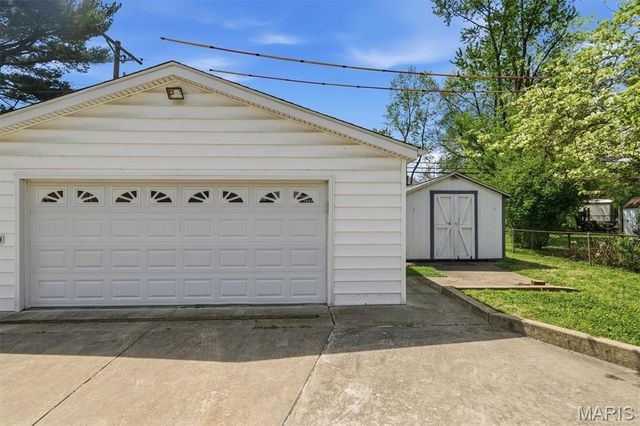 10346 Saint Henry Lane, St Ann, MO 63074