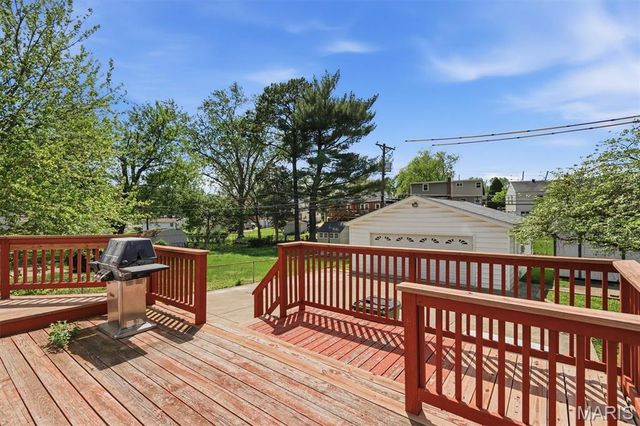 10346 Saint Henry Lane, St Ann, MO 63074