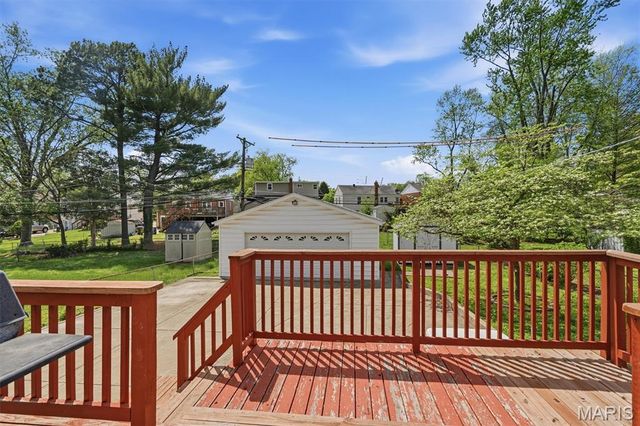 10346 Saint Henry Lane, St Ann, MO 63074