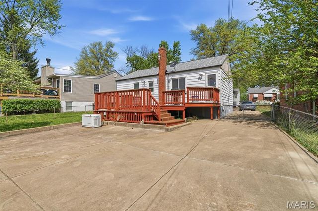 10346 Saint Henry Lane, St Ann, MO 63074
