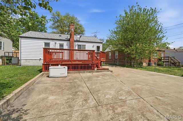 10346 Saint Henry Lane, St Ann, MO 63074