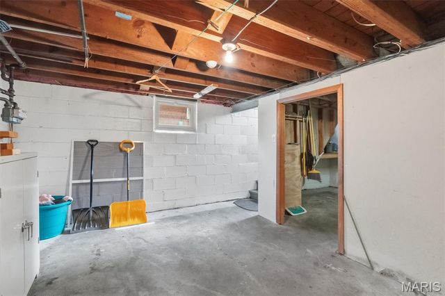 10346 Saint Henry Lane, St Ann, MO 63074