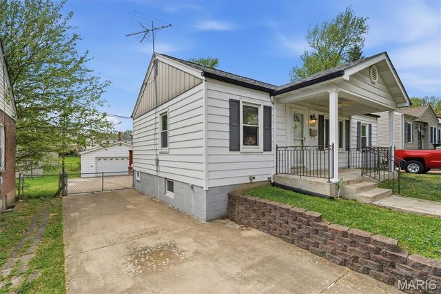 10346 Saint Henry Lane, St Ann, MO 63074
