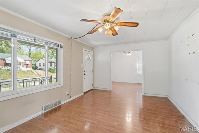 10346 Saint Henry Lane, St Ann, MO 63074