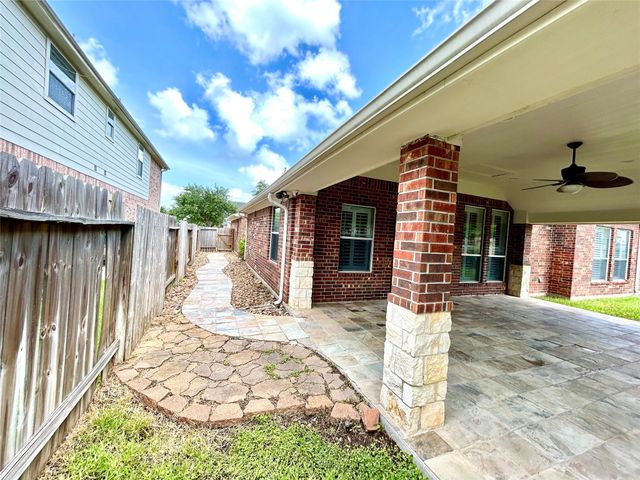 2606 Sun Flare Lane, Pearland, TX 77584