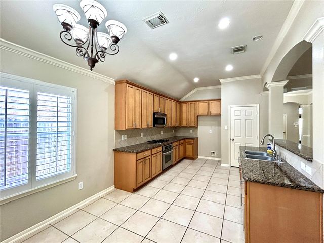 2606 Sun Flare Lane, Pearland, TX 77584