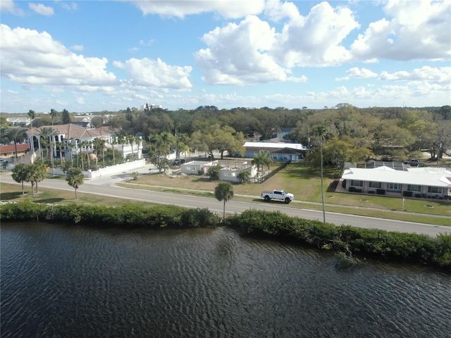 803 WHITCOMB BOULEVARD, Tarpon Springs, FL 34689