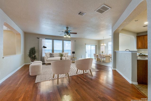 527 MESA LOOP, San Antonio, TX 78258