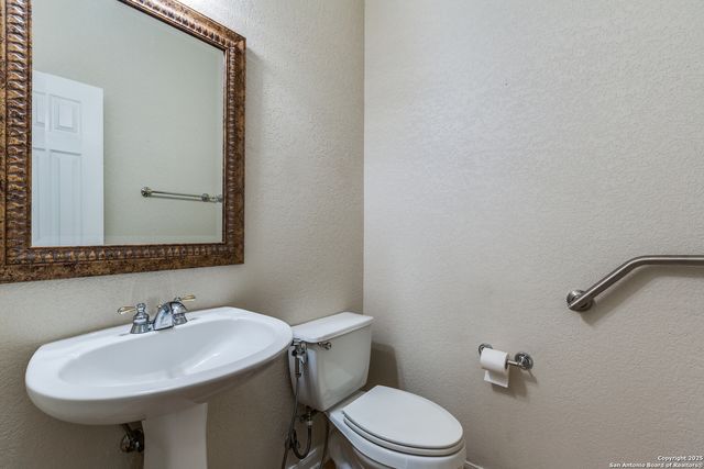 527 MESA LOOP, San Antonio, TX 78258