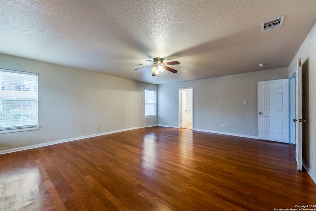 527 MESA LOOP, San Antonio, TX 78258