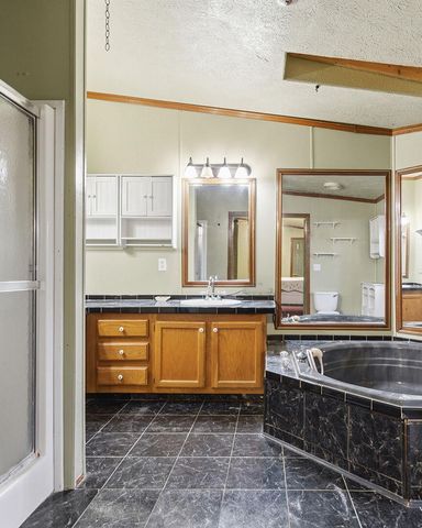 20671 K HWY, Blackwater, MO 65322